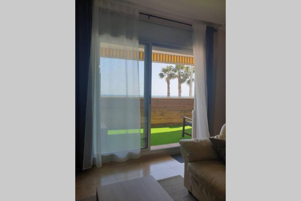 Apartamento para 5 personas frente al mar con piscina y parking photo 2