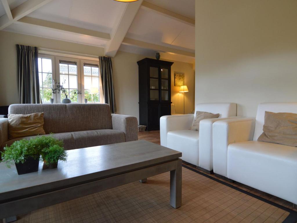 Holiday home in the Veluwe in nature photo 4