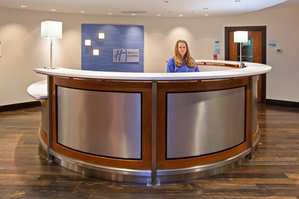 Holiday Inn Express Indianapolis - Fishers, an IHG Hotel photo 1