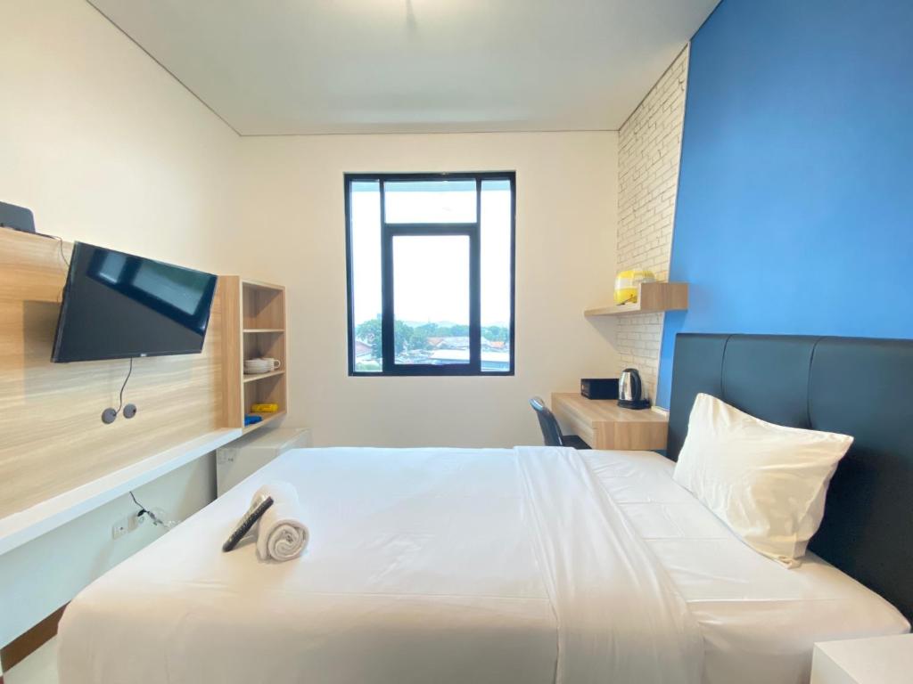 Comfortable Studio Semi Apartment at The Lodge Paskal near BINUS University By Travelio photo 1