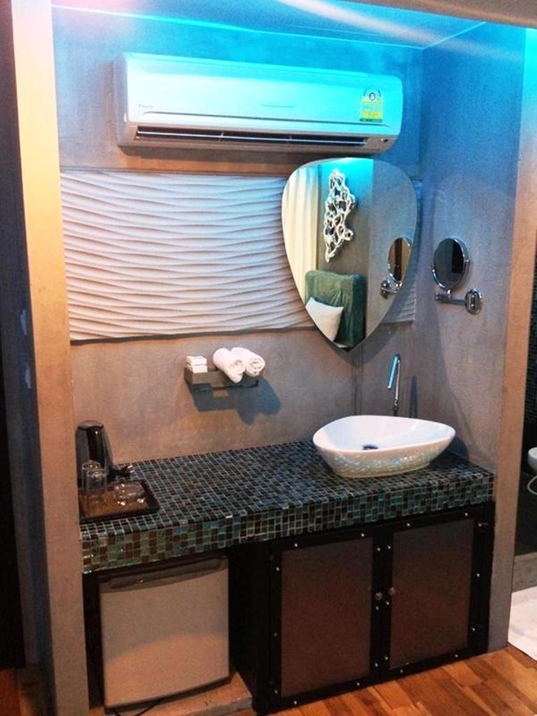 Двухместный (Улучшенный двухместный номер с 1 кроватью), Blutique Hotel