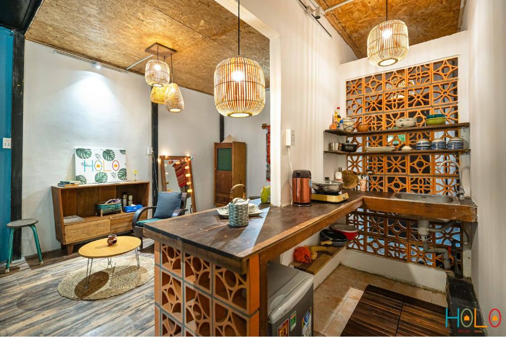 HoLo Opera Saigon - Serviced Homestay