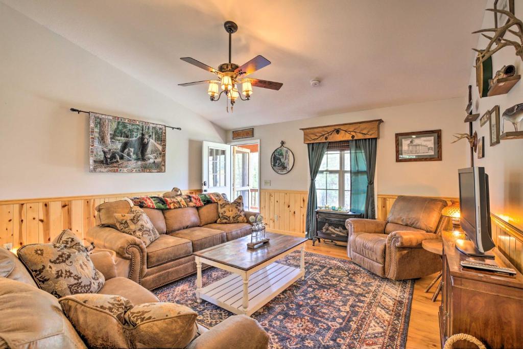 Luxury Mtn Living Cabin 1 Mi to Lake Chatuge! photo 2