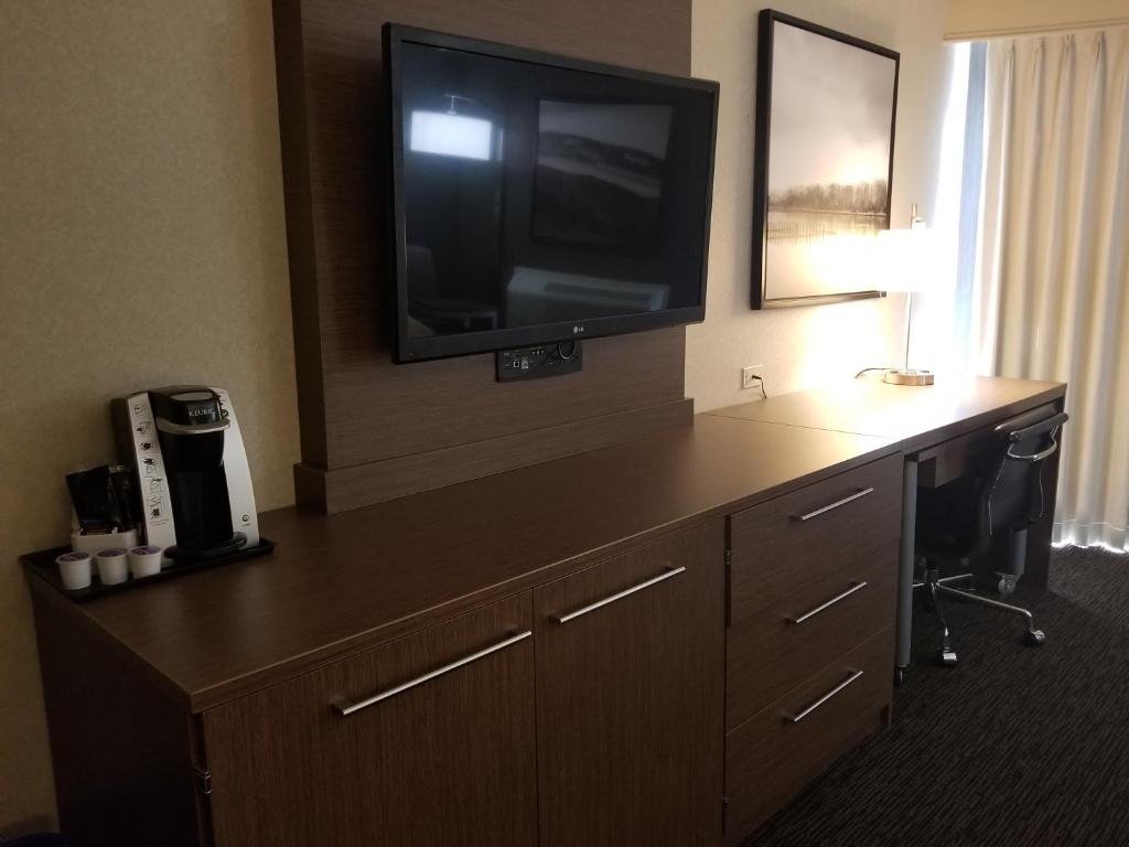 Holiday Inn Express Edmonton Downtown, an IHG Hotel photo 4