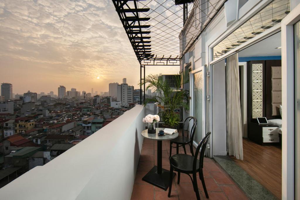 Сьюит (Полулюкс с балконом), Hanoi Delight Hotel