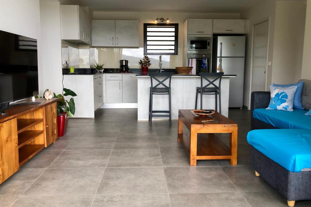 Alicia's Sky flat on the heights with nice view on the sea and Papeete photo 2