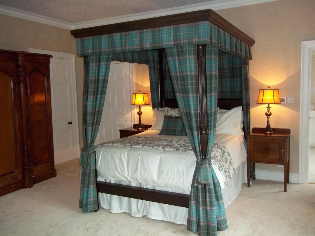 Carnach House - Tap to explore photos