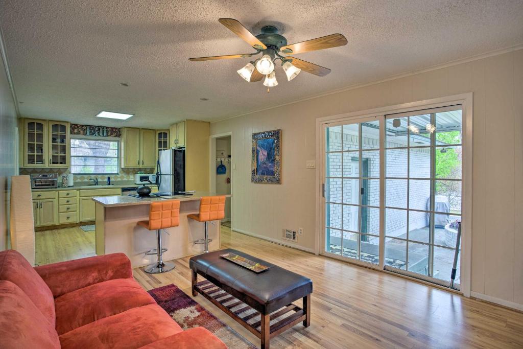 Creekside Home with Patio and Grill 17 Mi to Dallas! photo 2