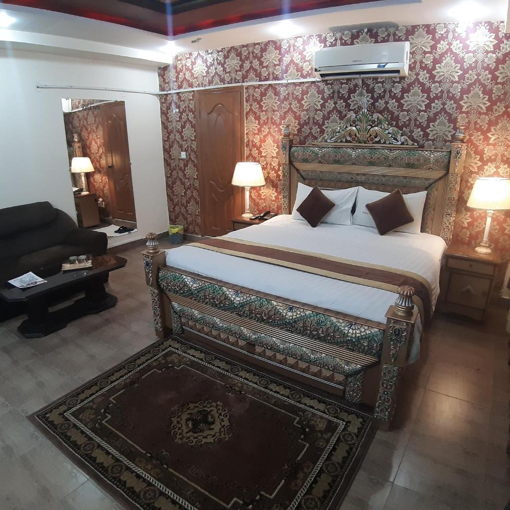 Premier Inn Davis Road Lahore photo 3