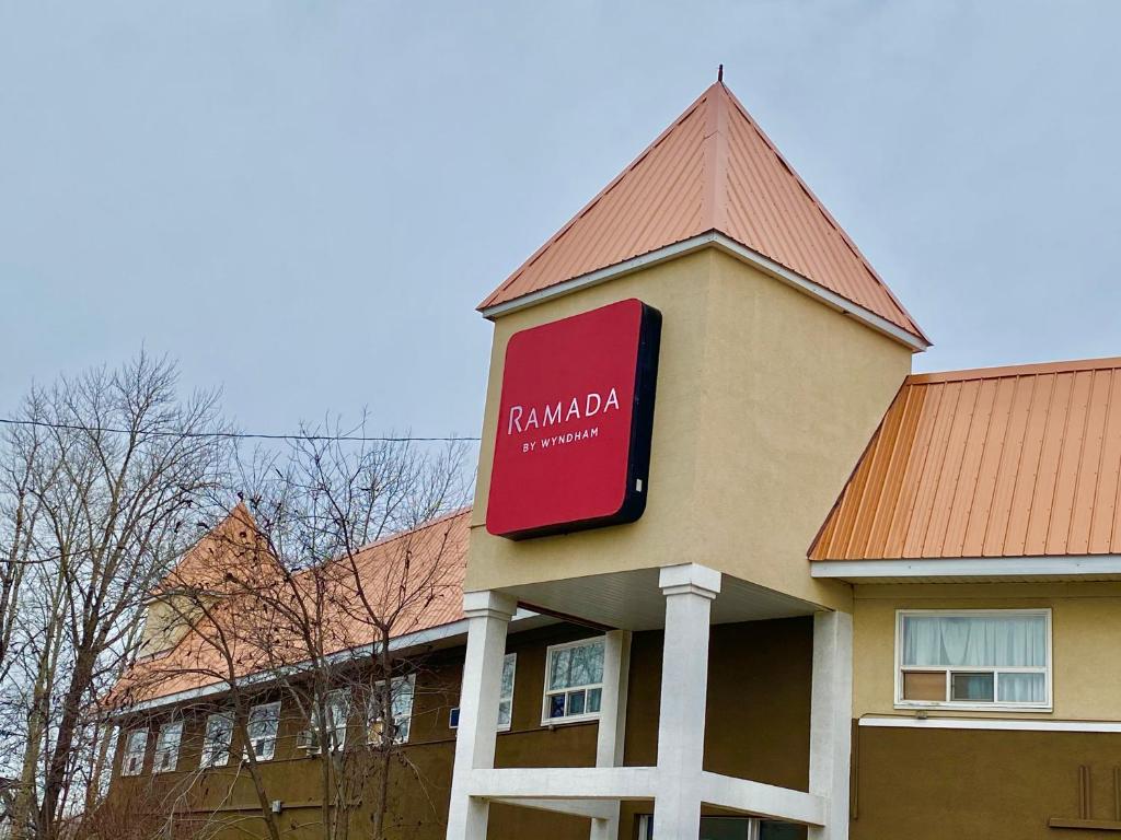 Ramada by Wyndham Whitecourt photo 2