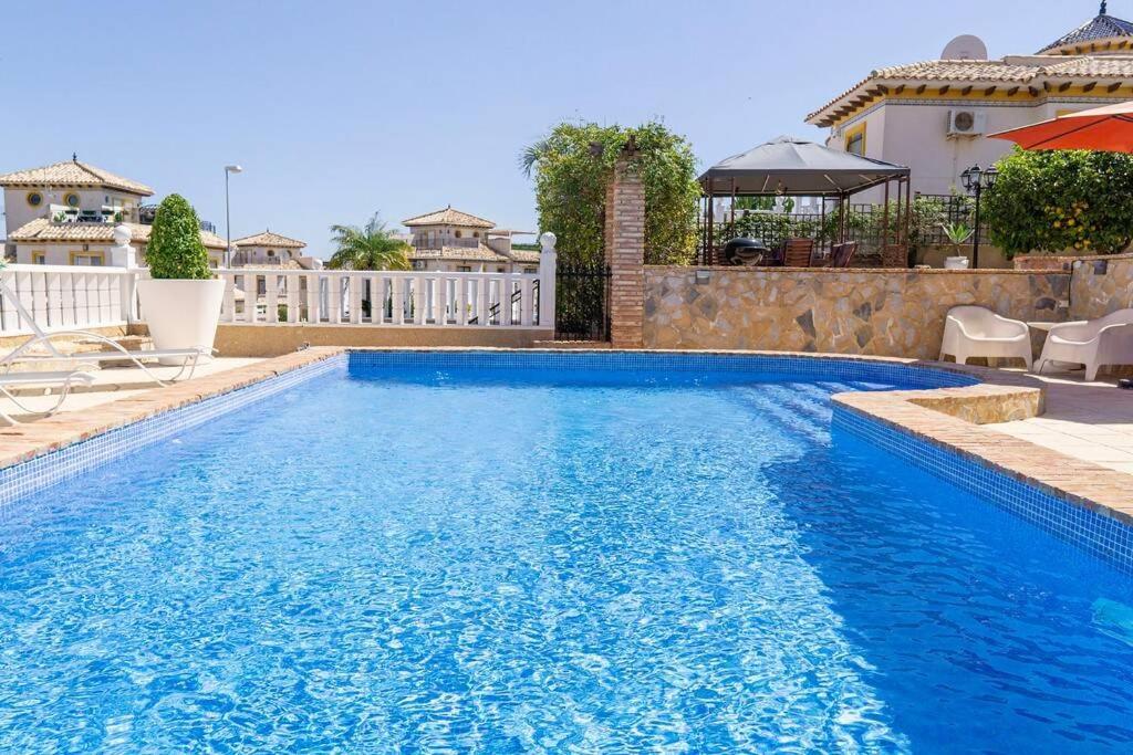 Casa Lilly-Rose, a beautiful 3 bedroom detached villa a short walk to the Villamartin Plaza & Golf course photo 4