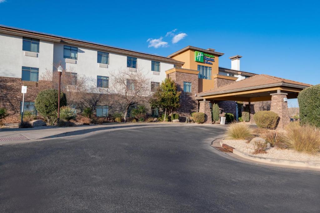 Holiday Inn Express & Suites St. George North - Zion, an IHG Hotel image