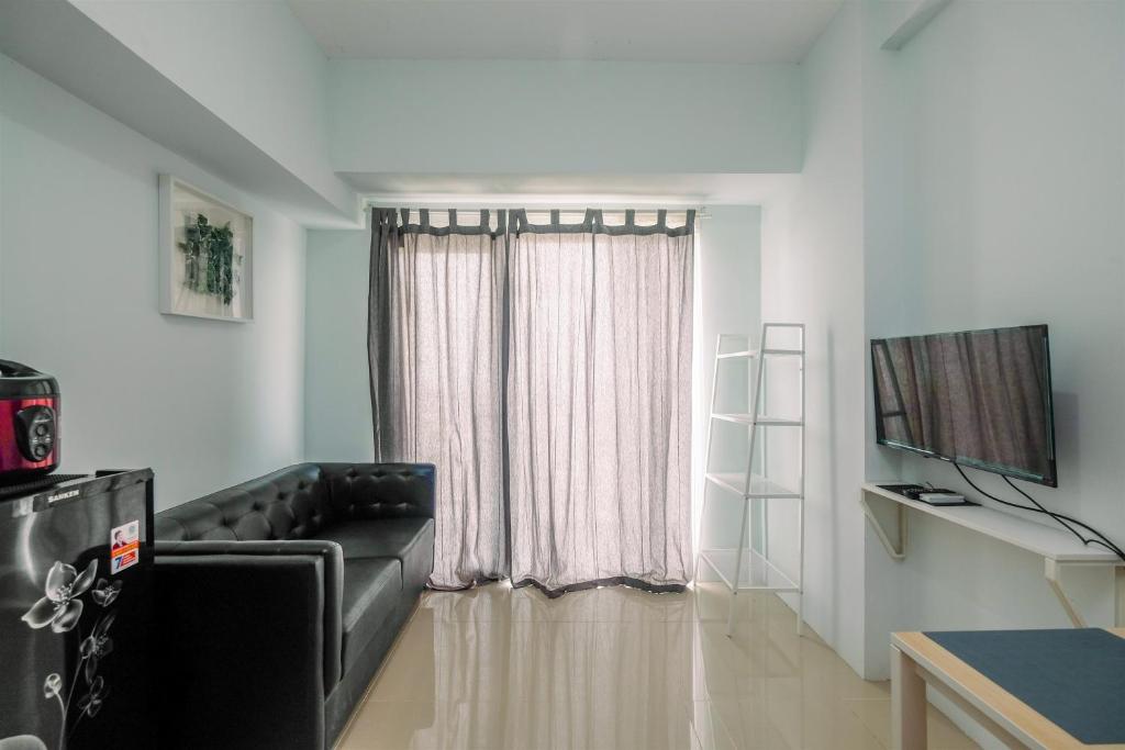 Cozy Stay 2BR Tamansari Mahogany Apartment By Travelio photo 2