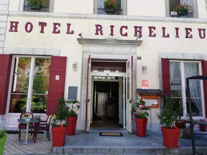 Hotel Richelieu - Tap to explore photos