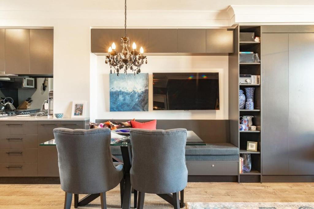 Modern 1 Bedroom Apartment In The Italian Forum photo 4