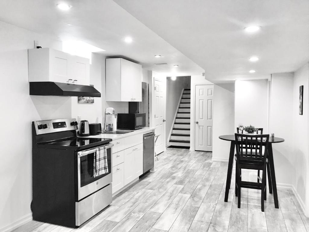 Modern 1BR Basement Suite With Parking photo 2