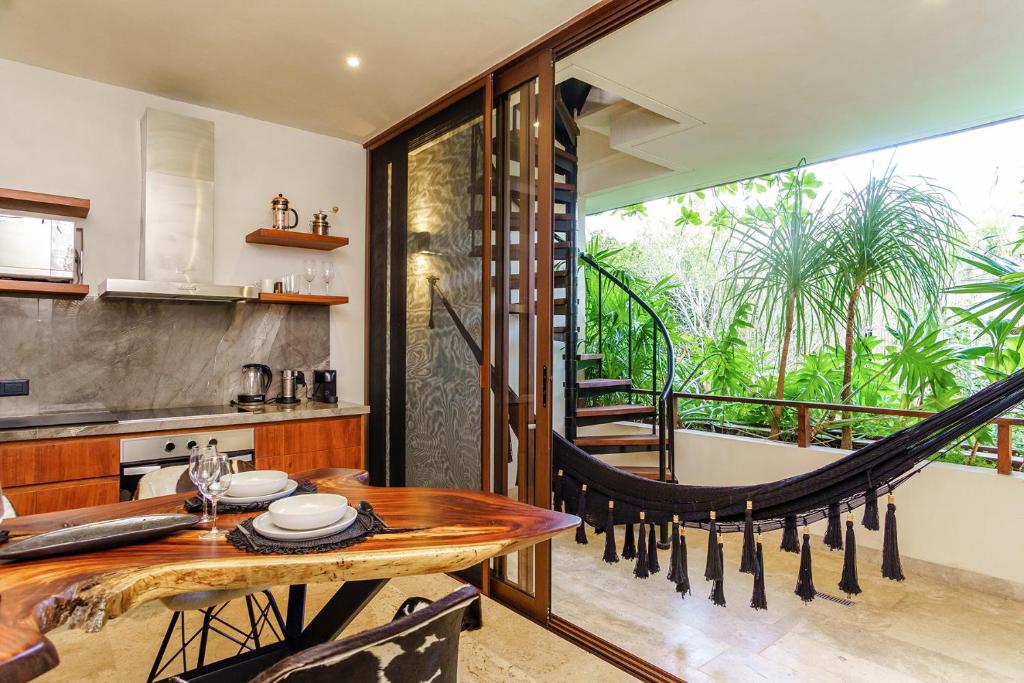 Jungle Luxury in Private Residential Area & Stunning Rooftop by Stella Rentals photo 2