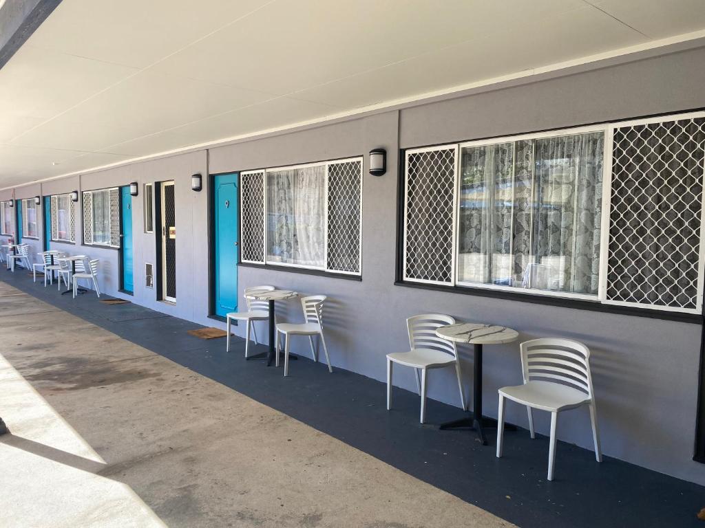 Hervey Bay Motel - Tap to explore photos