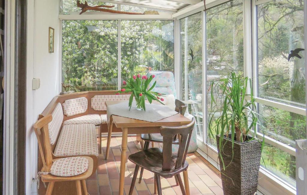 Beautiful Apartment In Hinterweidenthal With 2 Bedrooms And Wifi photo 3