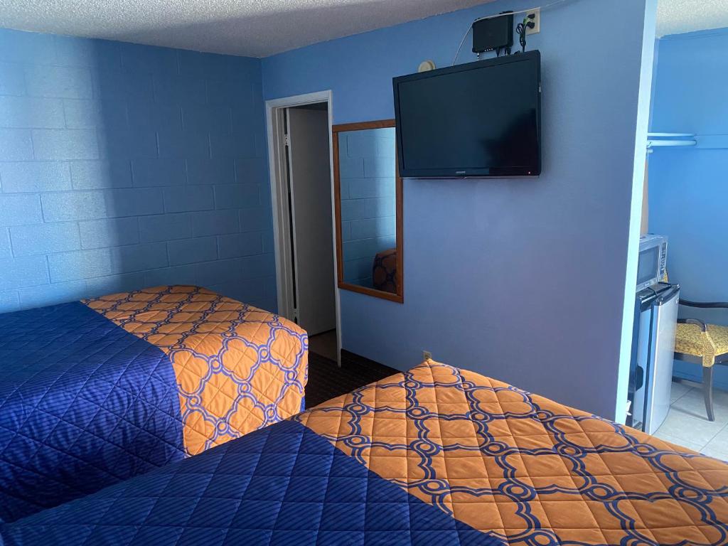 Семейный (Номер с 2 кроватями размера «queen-size» – Для некурящих), A Fisher's Inn Motel