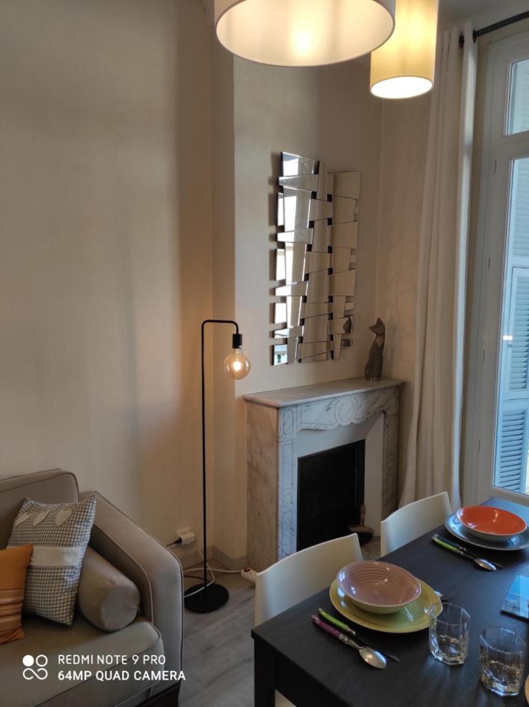 Pretty and quiet top floor 2 bedroom flat in the port area of Nice photo 4
