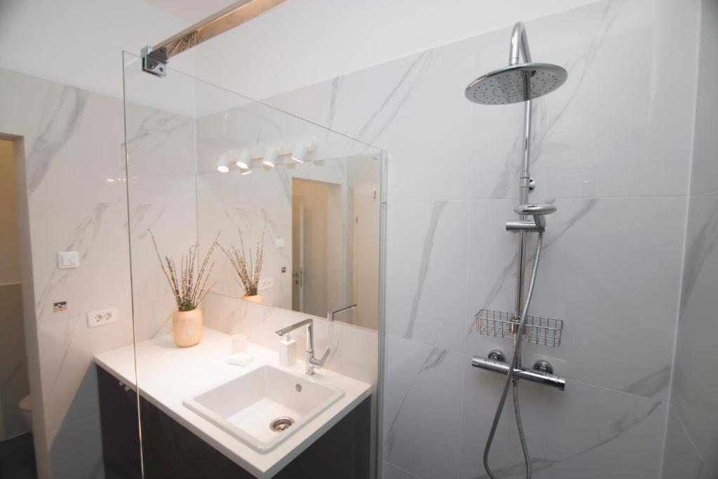 Stross Apartments photo 3
