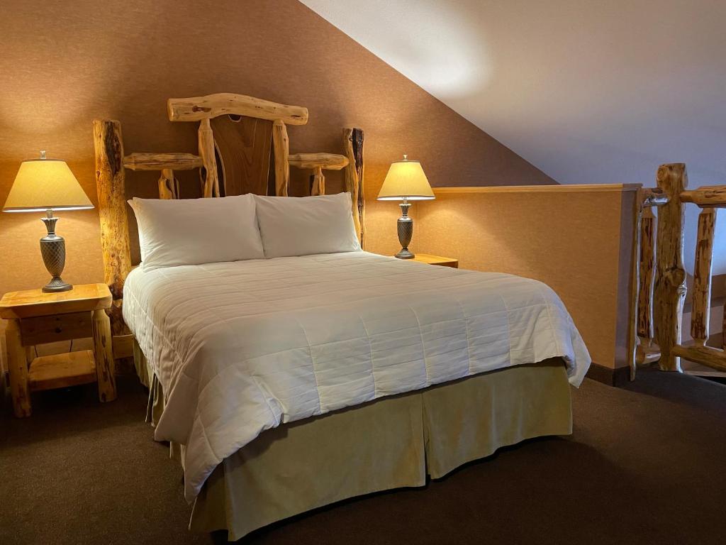 Elkwater Lake Lodge and Resort photo 2