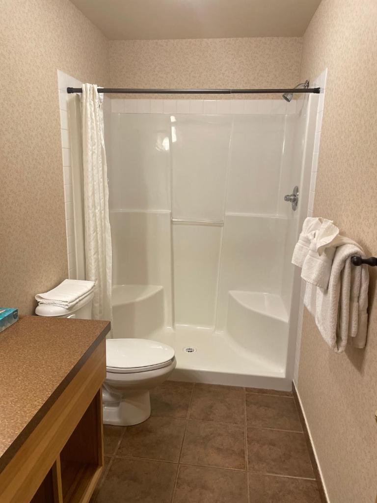Elkwater Lake Lodge and Resort photo 4