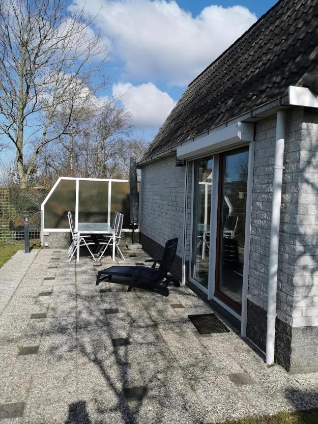 Huisje aan de kust photo 3