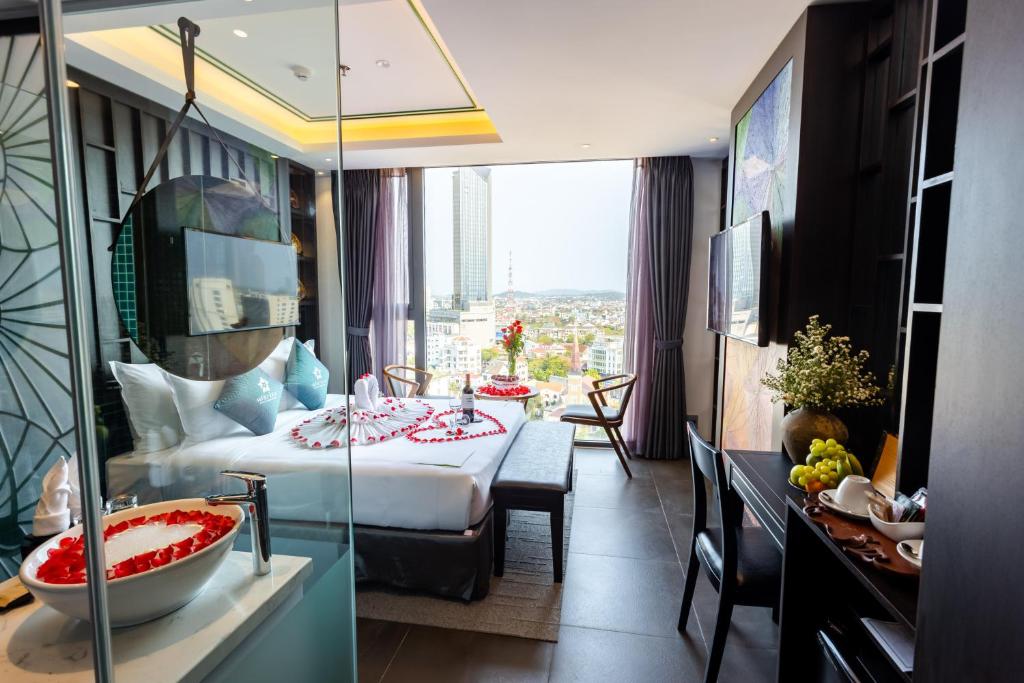 White Lotus Hotel & Convention Center
