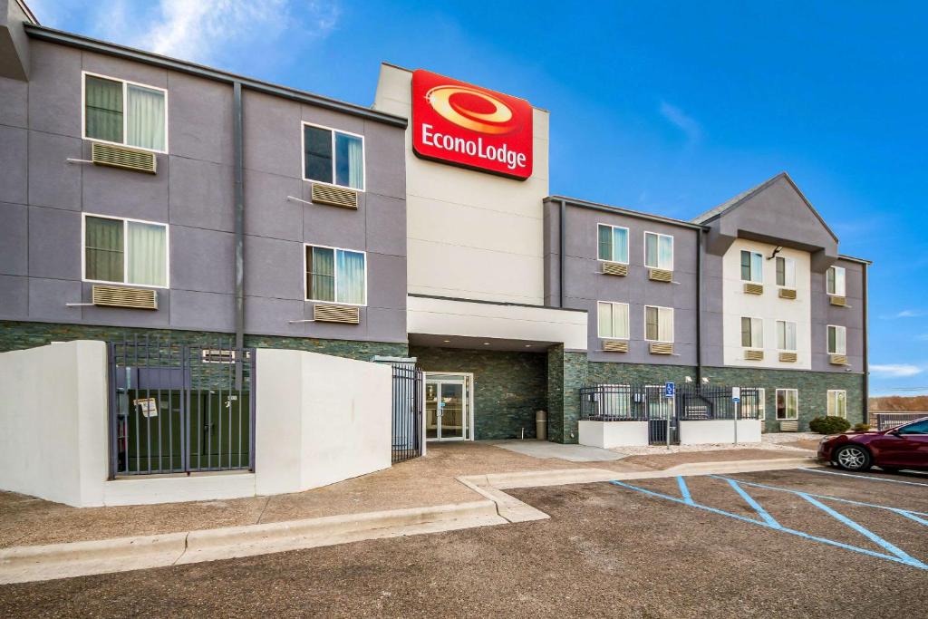 Econo Lodge image