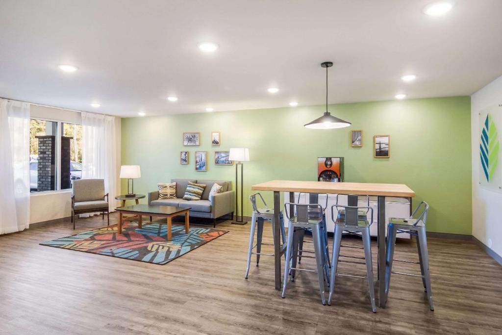 WoodSpring Suites Jacksonville Campfield Commons photo 4