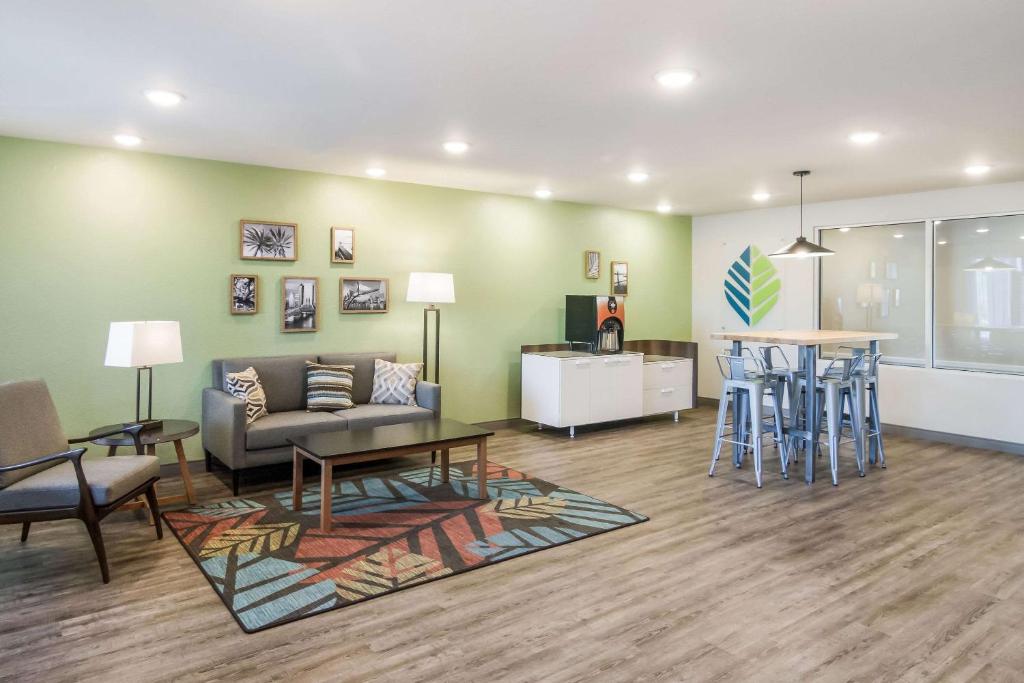 WoodSpring Suites Jacksonville Campfield Commons photo 2