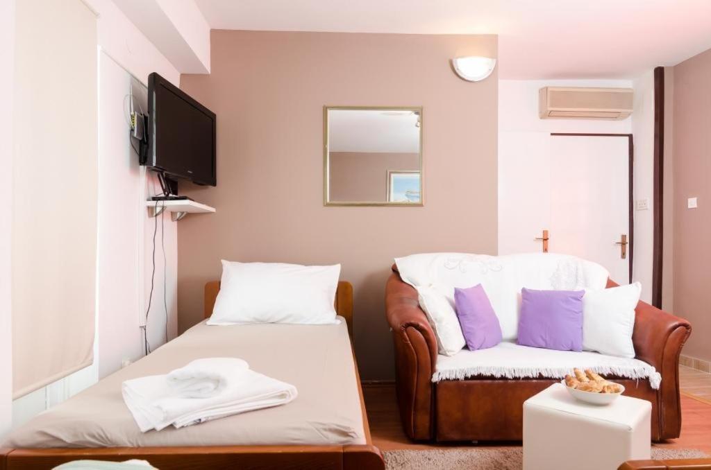 Студио (Номер-студио), Guest House Ćuk