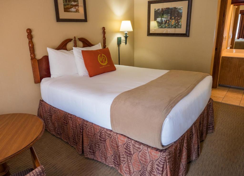 Wild Bear Inn Room Type - Queen Guestroom