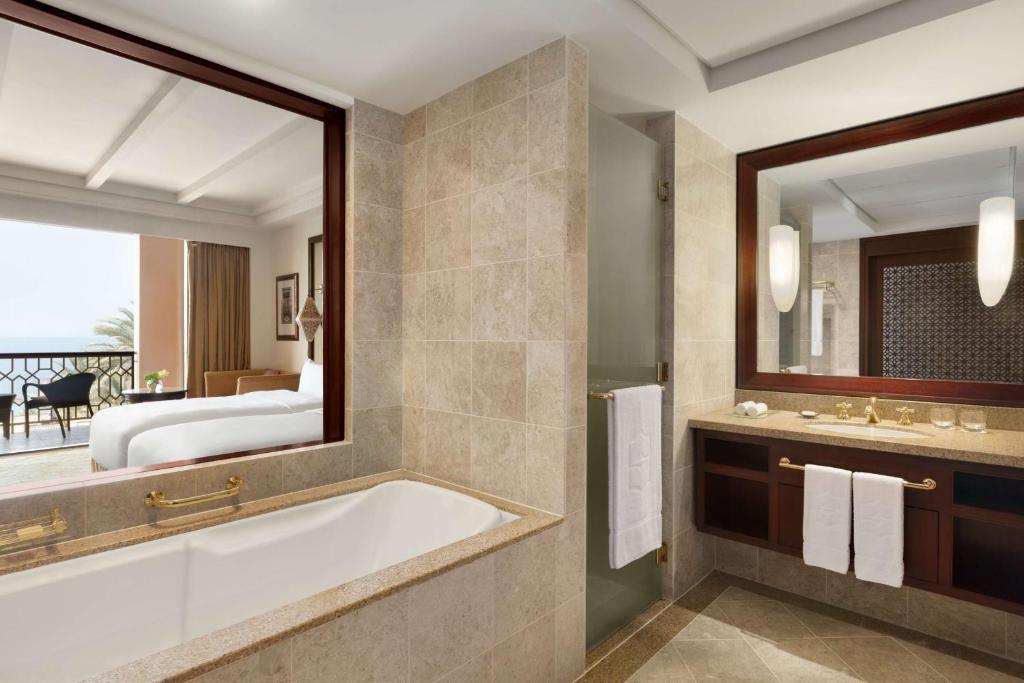 Двухместный (Номер Делюкс с кроватью размера «king-size»), Shangri-La Al Husn Resort & Spa