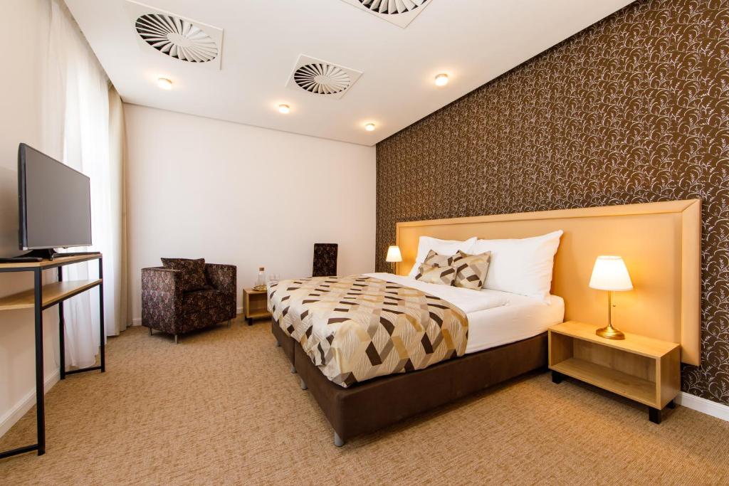 Двухместный (Улучшенный двухместный номер с 1 кроватью), APLEND CITY Hotel Michalska