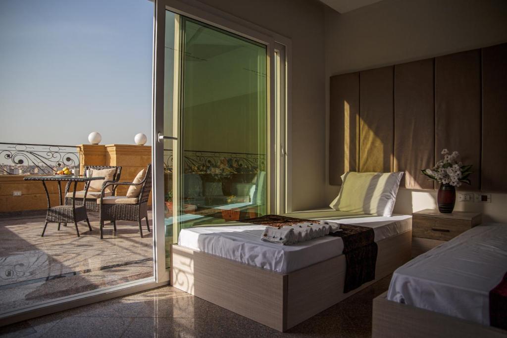 Двухместный (Двухместный номер Делюкс с 1 кроватью и балконом), Gardenia Pyramids view inn
