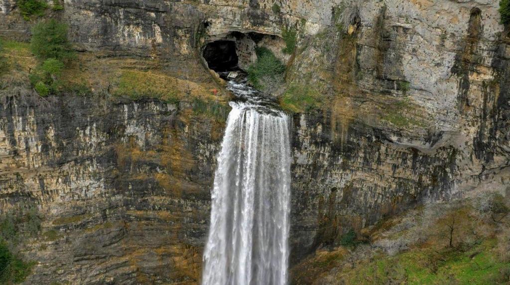 La cabaña del lago en ZAFIRO LAGUNAZO Parque Natural del Río Mundo photo 4