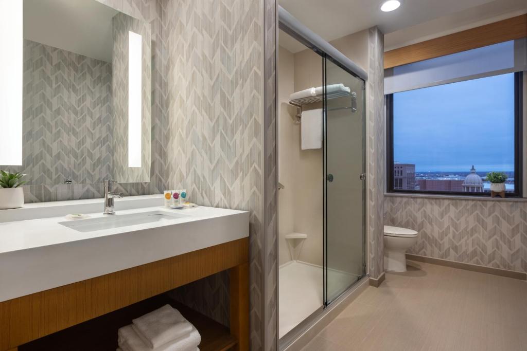 Hyatt Place Houston Downtown - Tap to explore photos