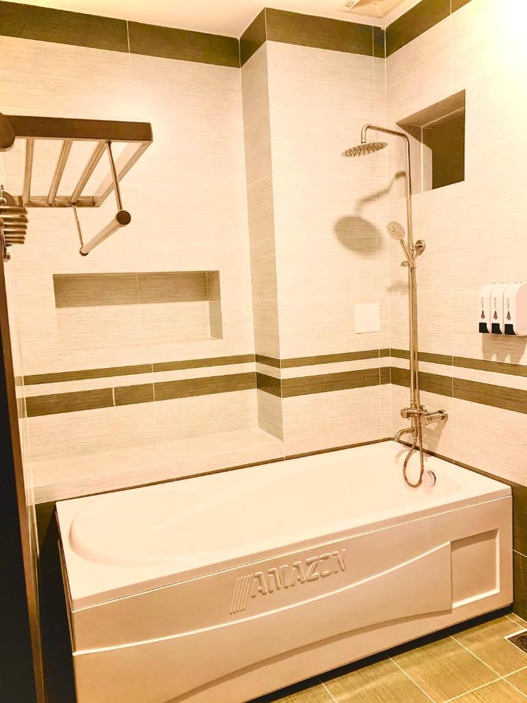 Двухместный (Номер Делюкс с кроватью размера «king-size»), SAO BĂNG HOTEL