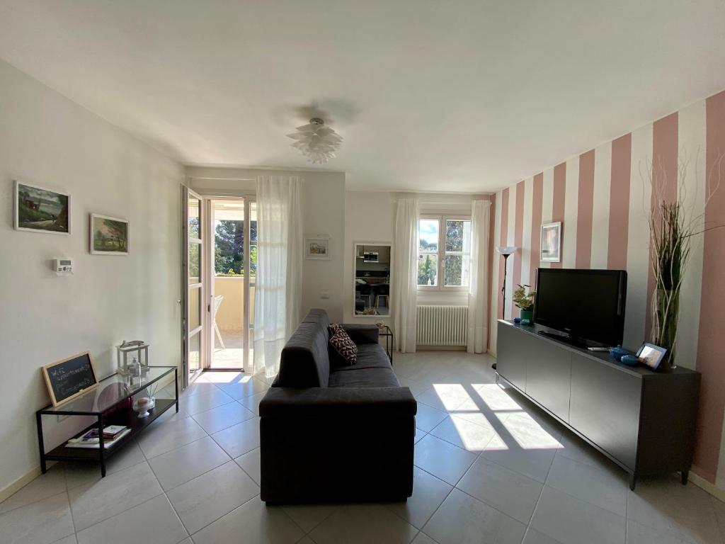 Appartamento vista lago con piscina, terrazza panoramica e jacuzzi photo 1