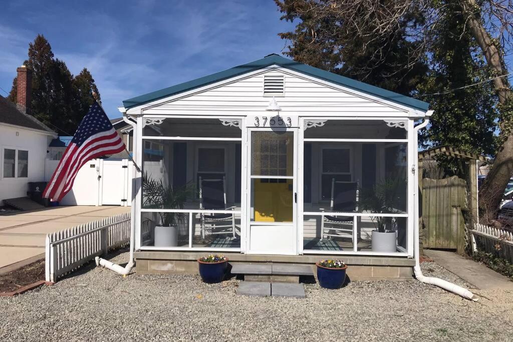 Cottage by the Sea Steps to Downtown Rehoboth! image