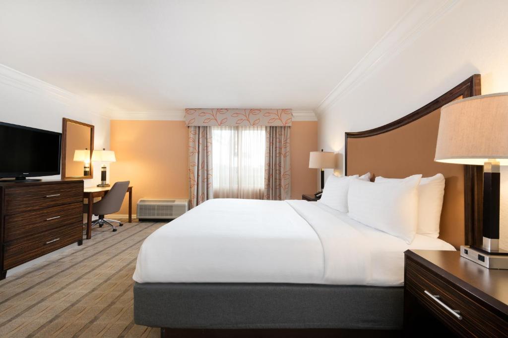 Holiday Inn Fort Lauderdale Airport, an IHG Hotel photo 3