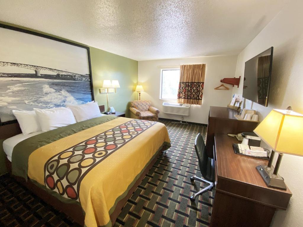 Super 8 by Wyndham Newport News/Jefferson Ave. photo 2