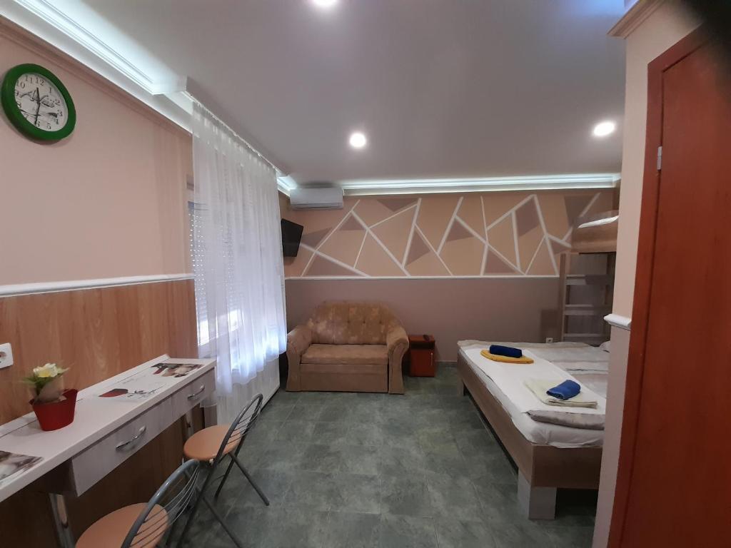 Семейный (Семейный номер-студио (2 взрослых + 1 ребенок)), Andrea Apartman