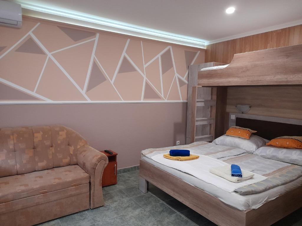 Семейный (Семейный номер-студио (2 взрослых + 1 ребенок)), Andrea Apartman