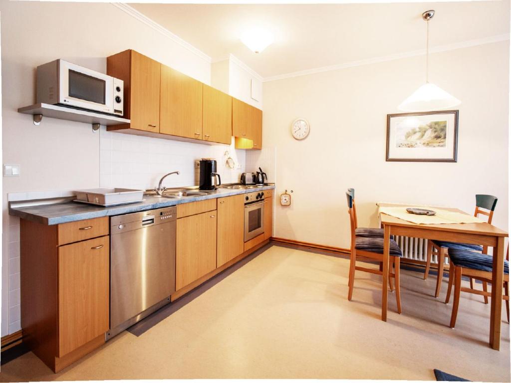 Dünenpark Binz - Klassik Ferienwohnung mit 1 Schlafzimmer und Balkon im Obergeschoss 018 photo 4