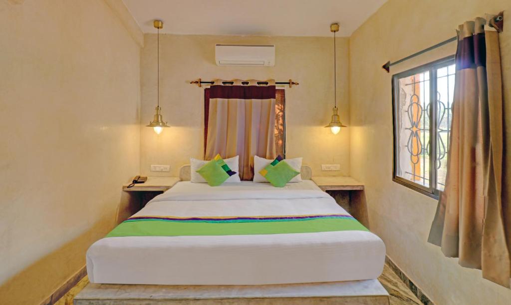 Двухместный (Двухместный номер Делюкс с 1 кроватью), Treebo Trend Morjim Banyan Resort