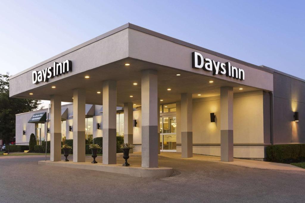 Days Inn by Wyndham London photo 1